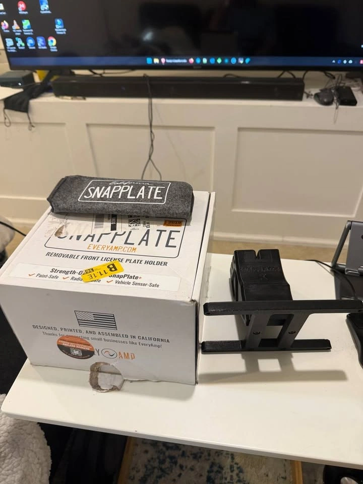 SnapPlate+ License plate holder for Tesla Model S X 2021+