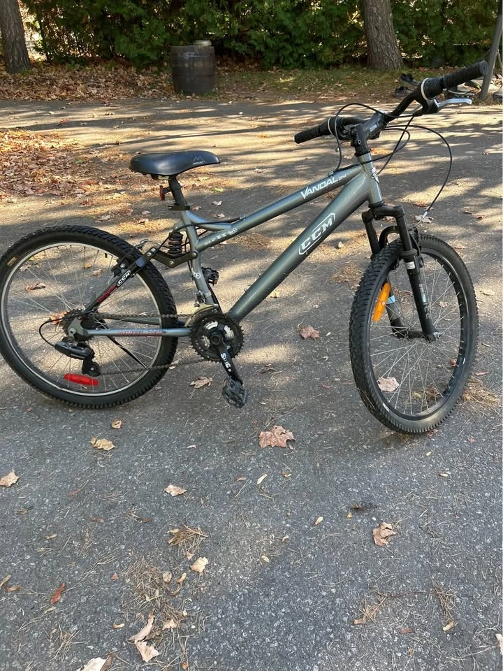 CCM Vandal 20” Kids Mountain Bike – Excellent Condition - photo 2