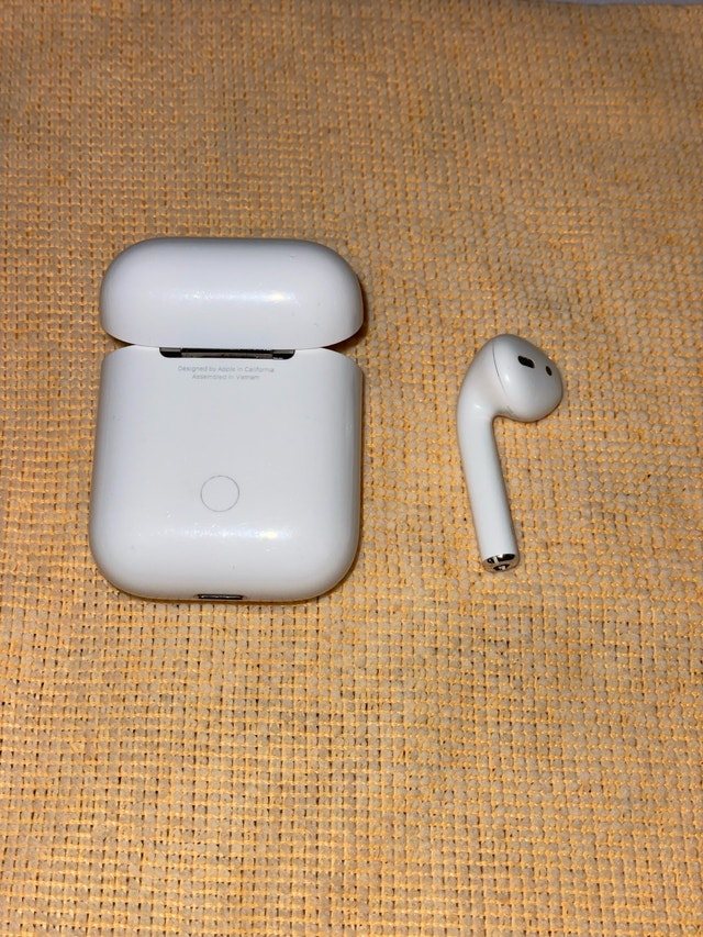 AirPods 2nd gen - photo 2