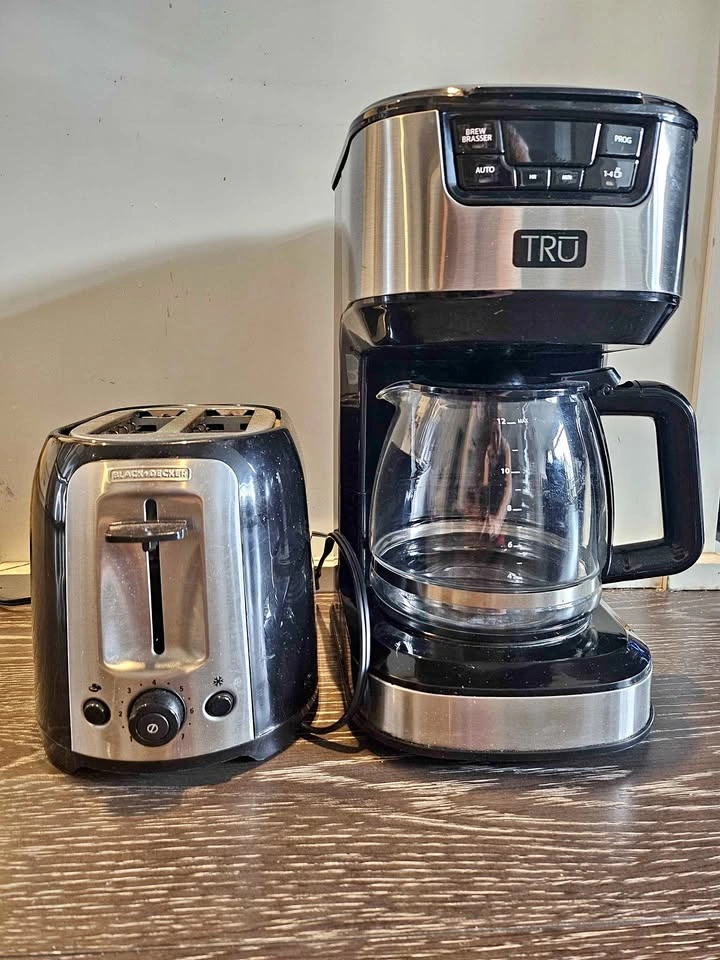 Coffee maker + toaster