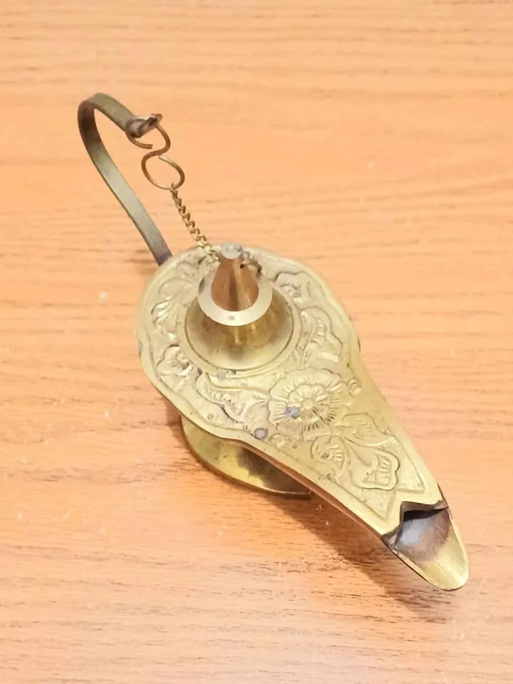 Vtg Hand Crafted Etched Brass Aladdin Lamp image indicator(2)