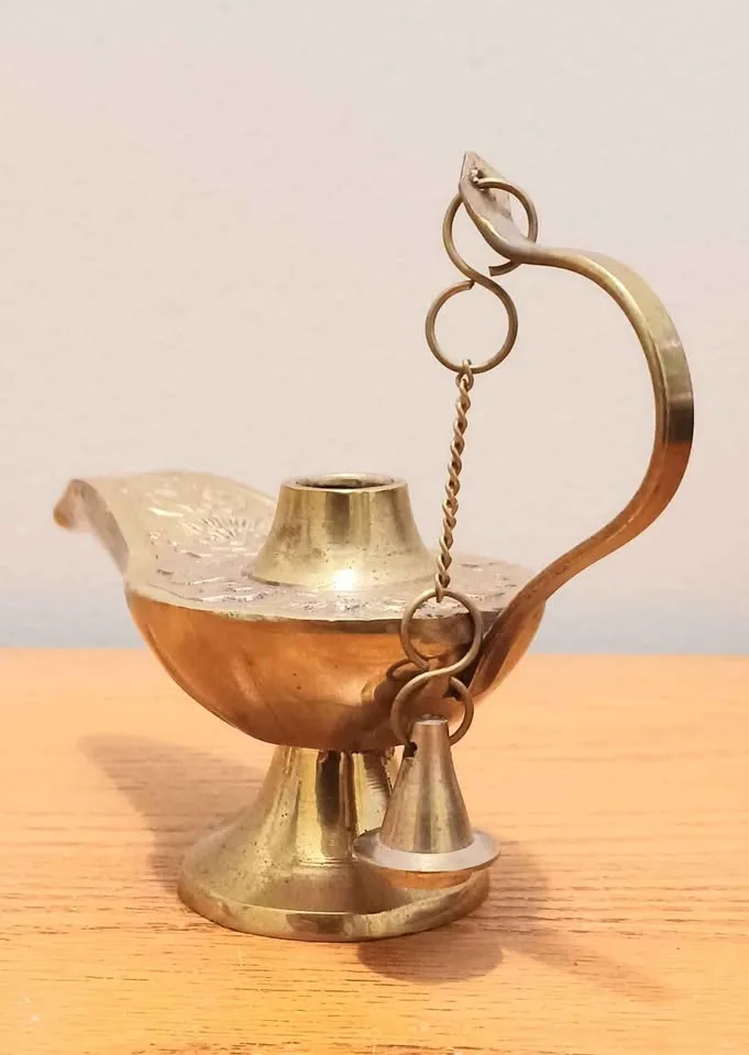Vtg Hand Crafted Etched Brass Aladdin Lamp image indicator(4)