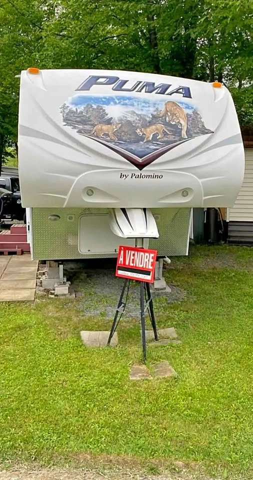 2012 Palomino Puma 253FBS Fifth Wheel - 27ft, Sleeps 6 - photo 2