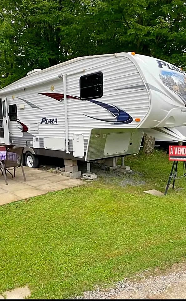 2012 Palomino Puma 253FBS Fifth Wheel - 27ft, Sleeps 6 - photo 3