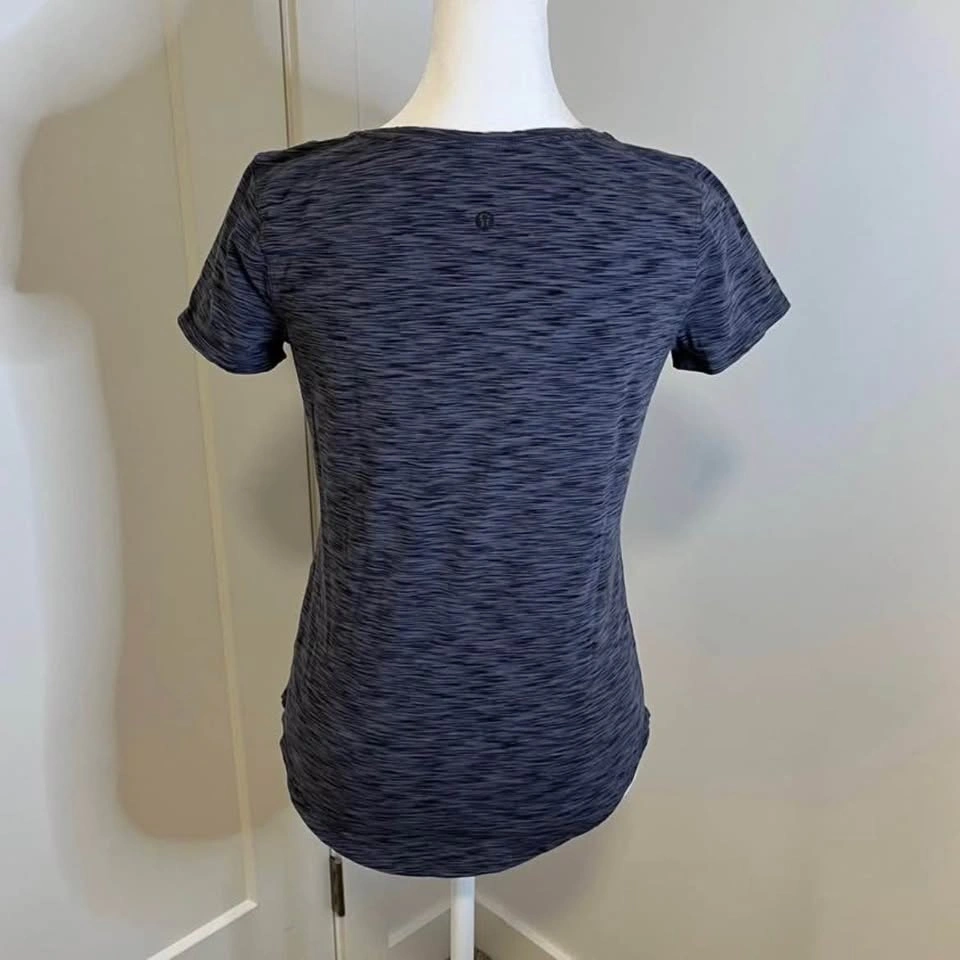 LULULEMON Women’s T-Shirt Heather Grey - Size 4 - photo 2