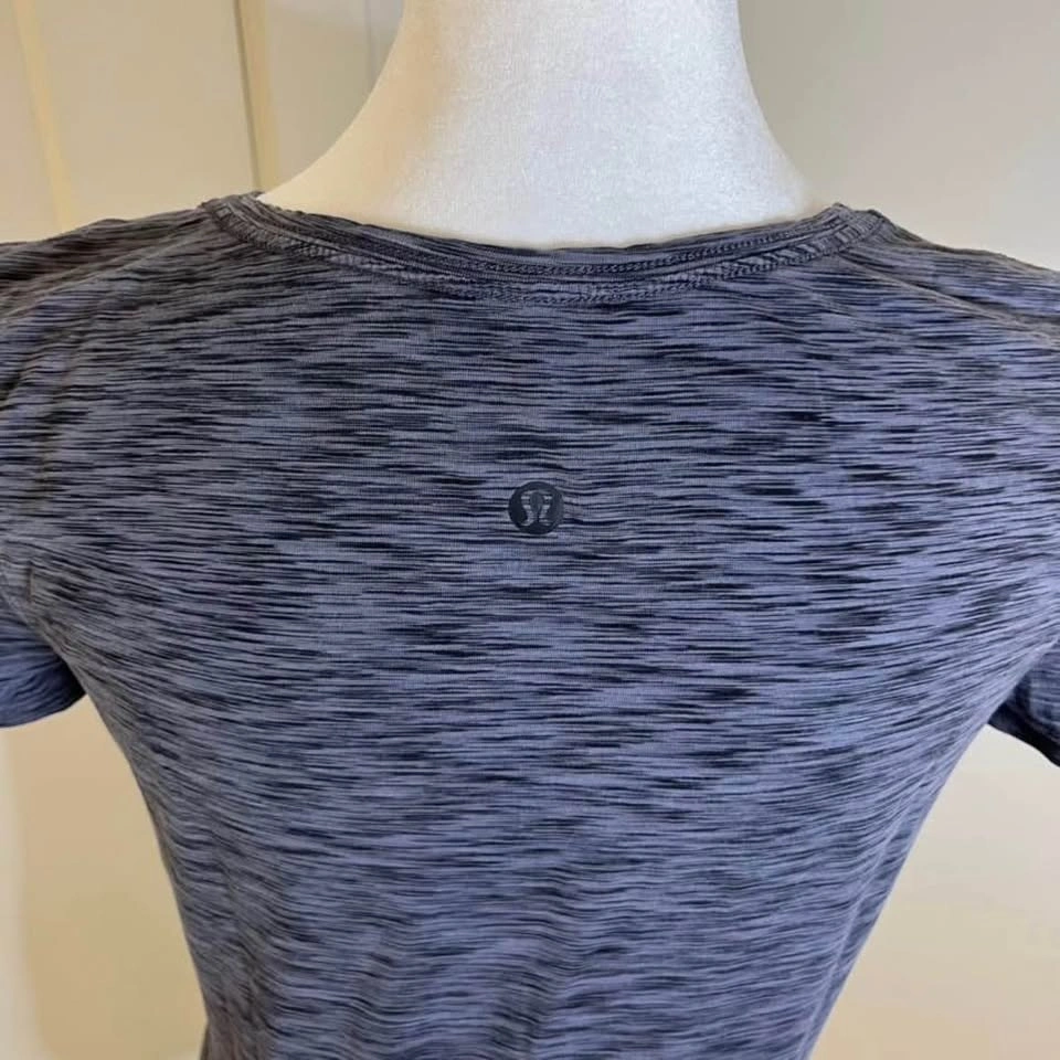 LULULEMON Women’s T-Shirt Heather Grey - Size 4 - photo 3