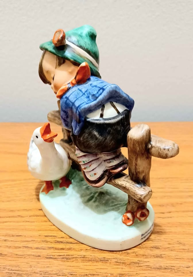 Vtg W. German Hand Crafted Hummel Figurine Barnyard Hero - photo 2
