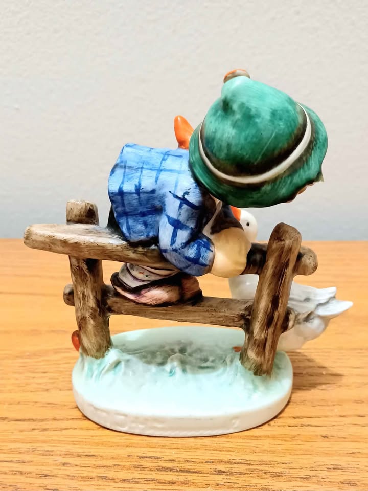 Vtg W. German Hand Crafted Hummel Figurine Barnyard Hero - photo 3