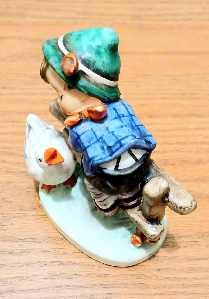 Vtg W. German Hand Crafted Hummel Figurine Barnyard Hero - photo 5