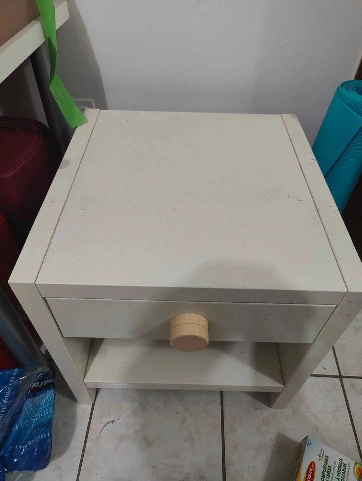 White Dresser/ bedside table - photo 2