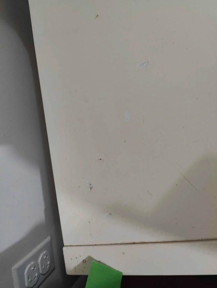 White Dresser/ bedside table - photo 4