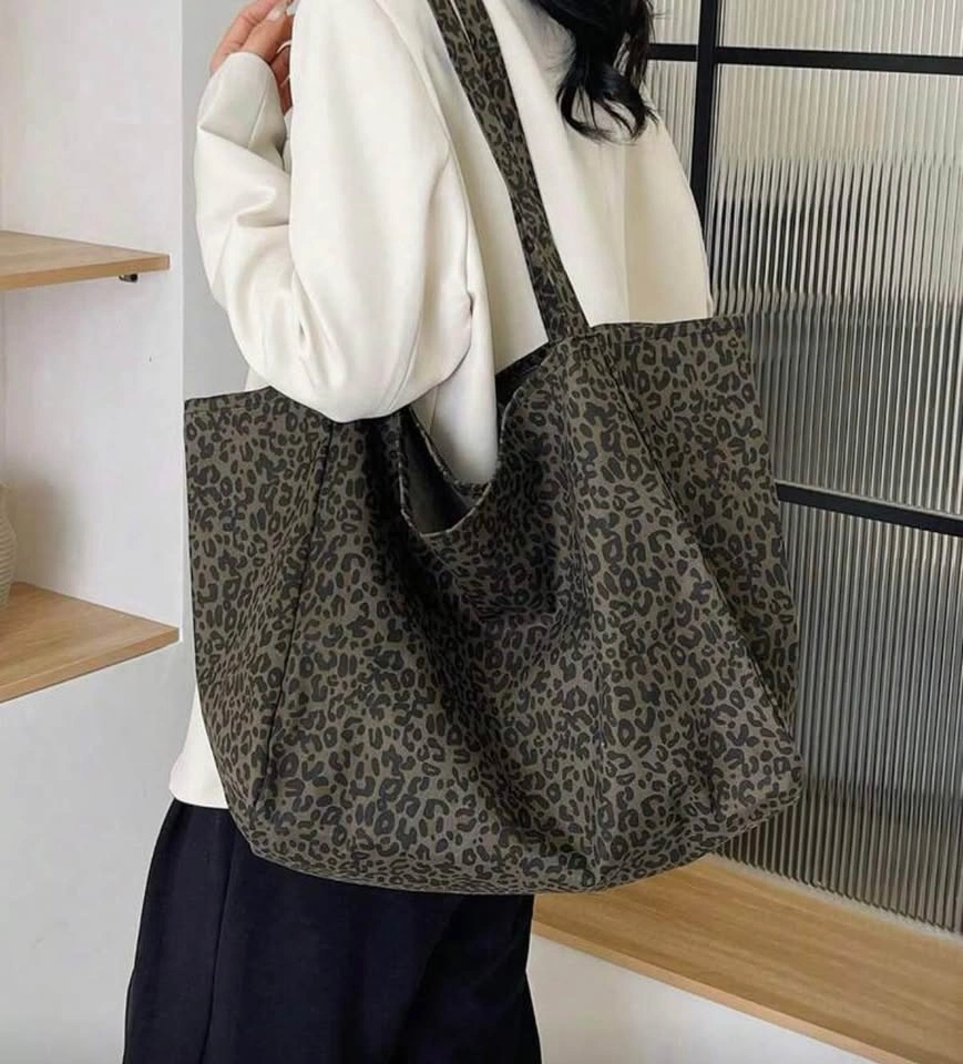 Clothes and tote bag - photo 4