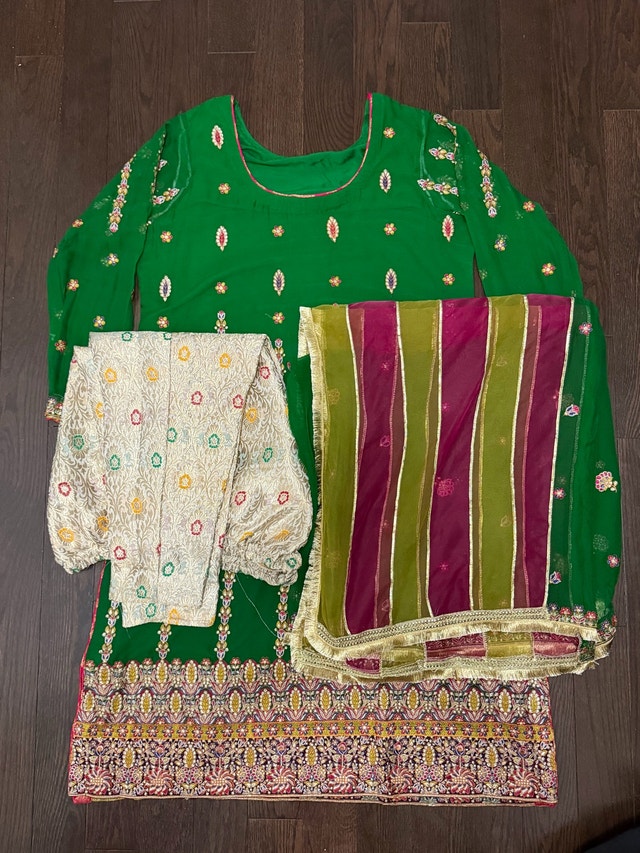 Crinkle Chiffon 3 Piece Stitched Pakistani Suit - photo 2