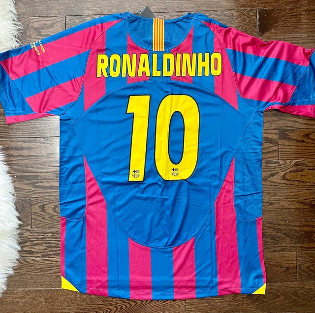 Barcelona Ronaldinho #10 UCL Final Retro Jersey Home 2005/06