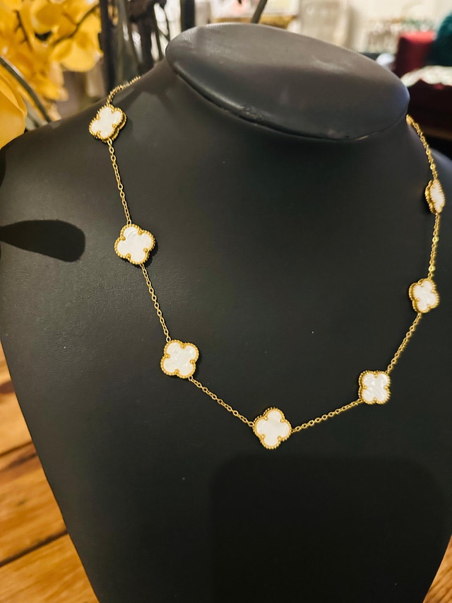 VCA Necklace 10 clover Motifs