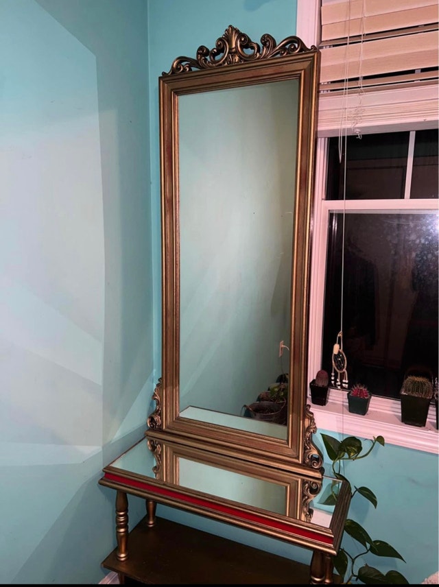 Vintage Rare Find Vanity - Beautiful & Elegant - photo 3