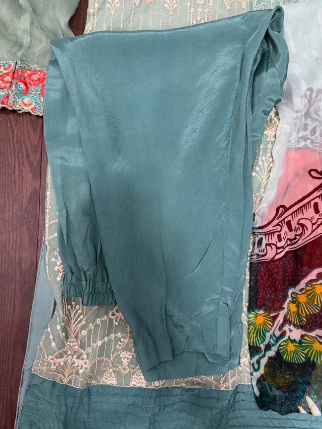 Embroidered Chiffon Suit 3 Piece New Pakistani - photo 4