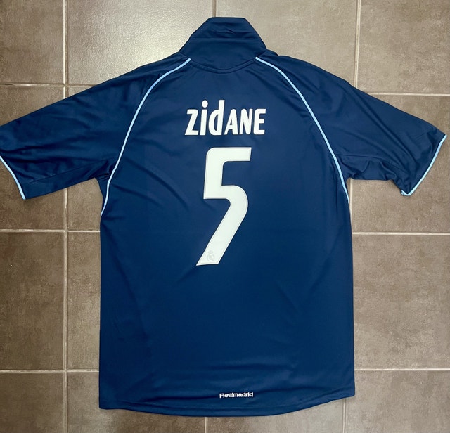 Real Madrid Zidane Retro 2005/06 Soccer Away Jersey - photo 2