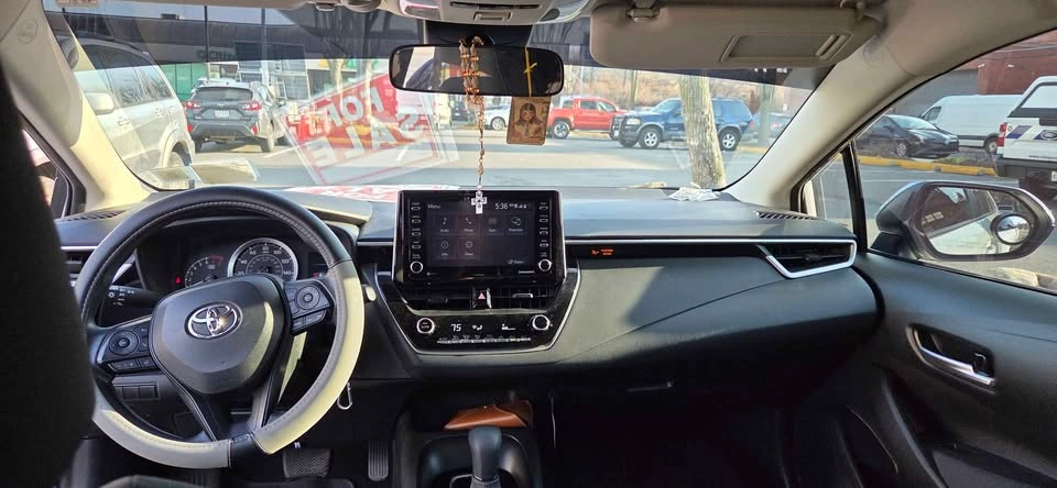 2021 Toyota Corolla LE Sedan 4D - photo 2
