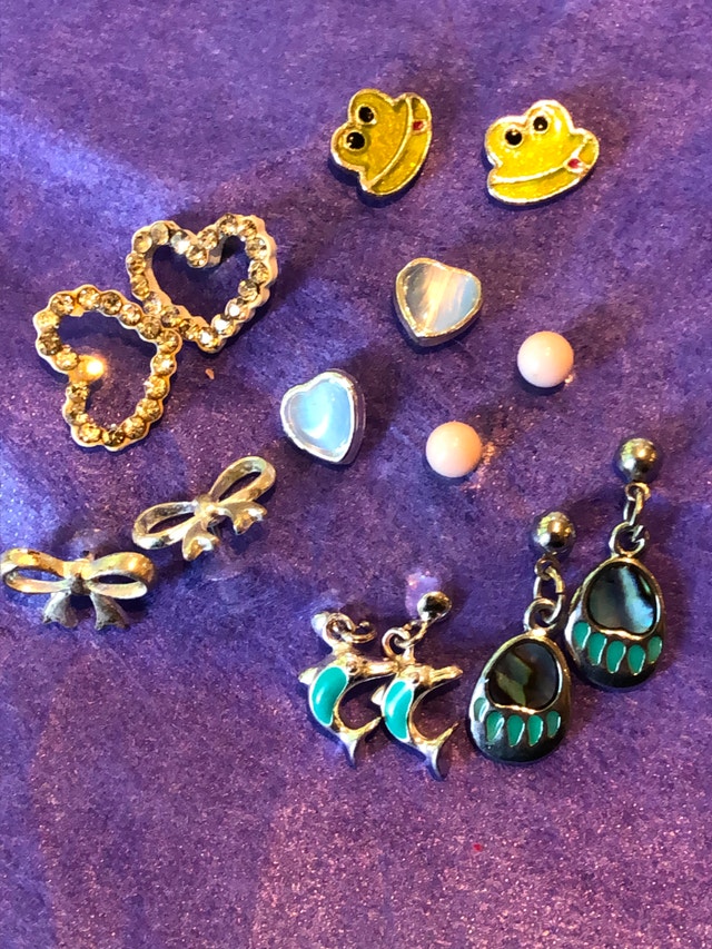 7 cute stud earrings - great assortment for kids - photo 2