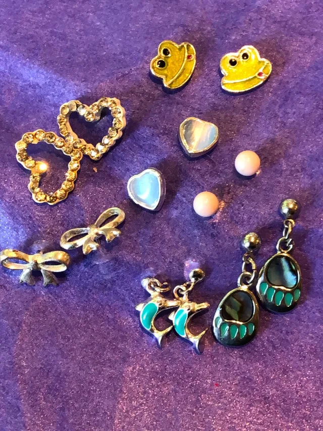 7 cute stud earrings - great assortment for kids - photo 2