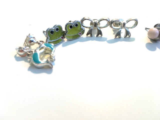 7 cute stud earrings - great assortment for kids - photo 3
