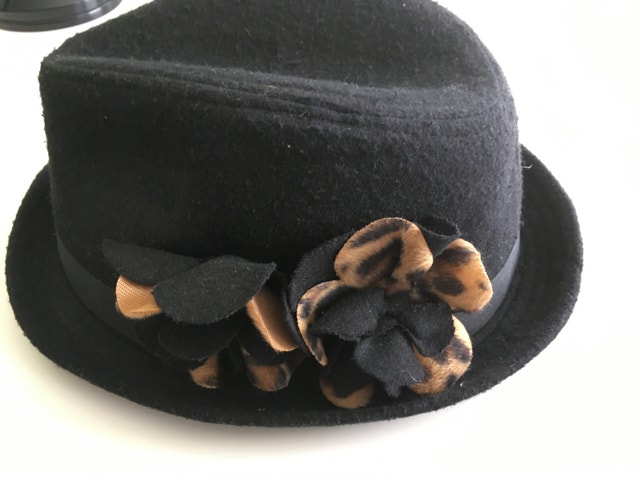 Cool black fedora hat for women - Size M/L - Gently used