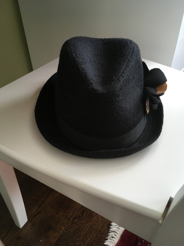 Cool black fedora hat for women - Size M/L - Gently used - photo 3