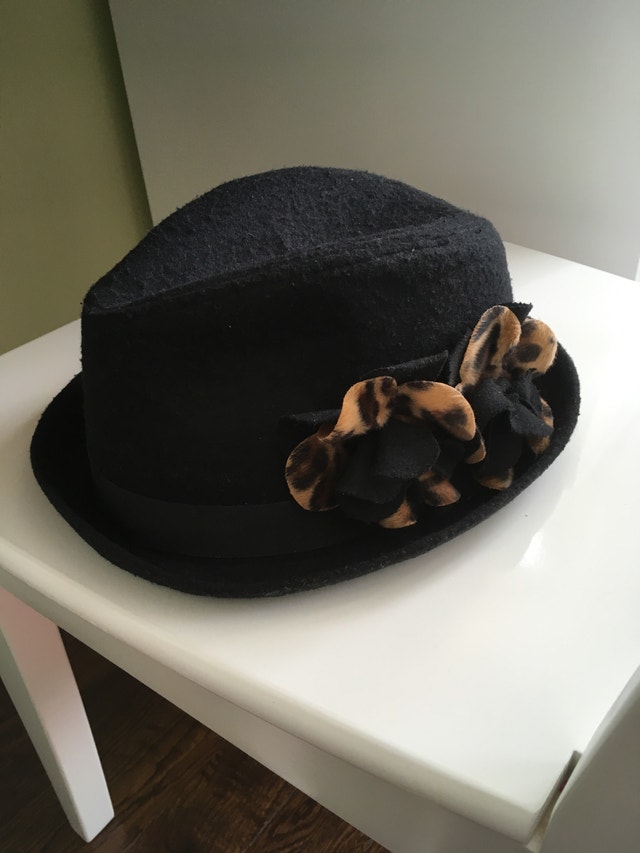 Cool black fedora hat for women - Size M/L - Gently used - photo 4