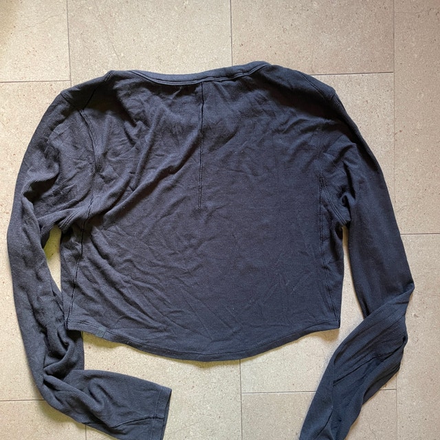 Lululemon Black Long-Sleeve Soft Jersey Crop Top - Size 10 - photo 4
