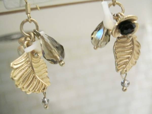 NEW dangly pierced earrings w/ tiny charms - Great gifts - photo 4