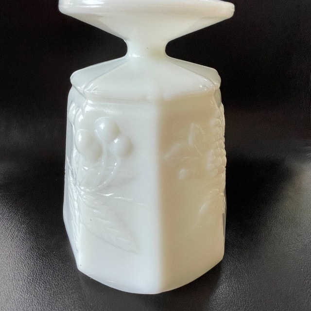 50s Milk Glass Grapes & Cherries Napco Vase #1186 - photo 5