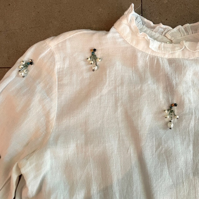 Zara White Cotton Blouse w/ Pearls & Rhinestones - Small - photo 2