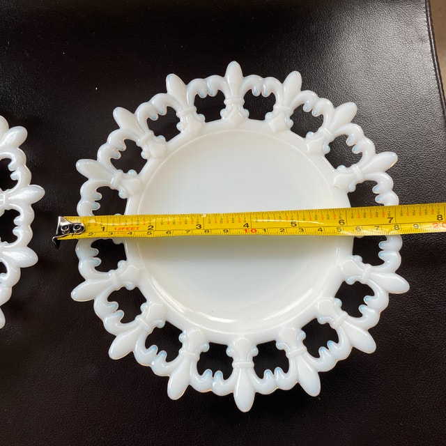2 x Westmoreland Milk Glass Plates - Fleur de Lis - photo 5