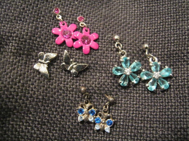 4 Pairs of Earrings - Butterfly & Flower Set