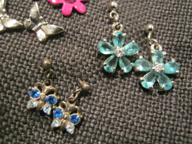 4 Pairs of Earrings - Butterfly & Flower Set - photo 2