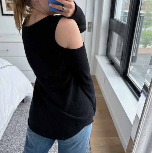 Aqua Cashmere Black Crew Neck Cold Open Shoulder Sweater - Small - photo 5