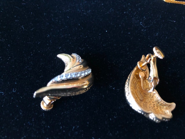 Vintage Puccini goldtone clip-on screwback earrings - Pristine - photo 3