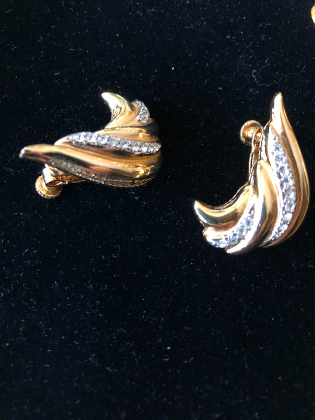 Vintage Puccini goldtone clip-on screwback earrings - Pristine - photo 5