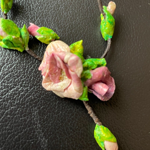 Gorgeous Pink Roses Necklace in gift box - NEW - photo 4