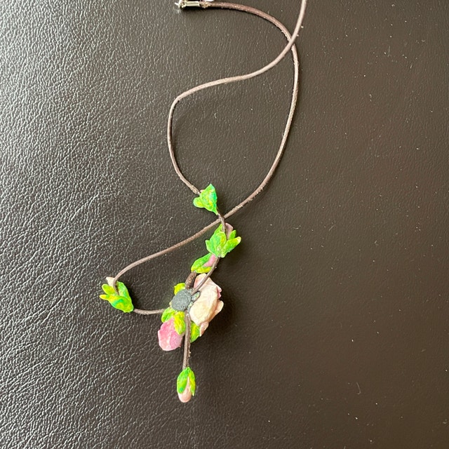 Gorgeous Pink Roses Necklace in gift box - NEW - photo 5