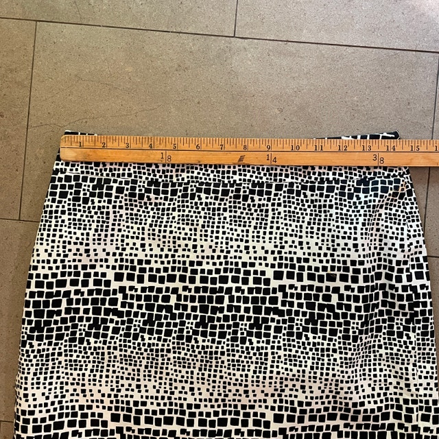Ann Taylor Black & White Mini Pencil Skirt-Sz 4P Retro Fabric - photo 2