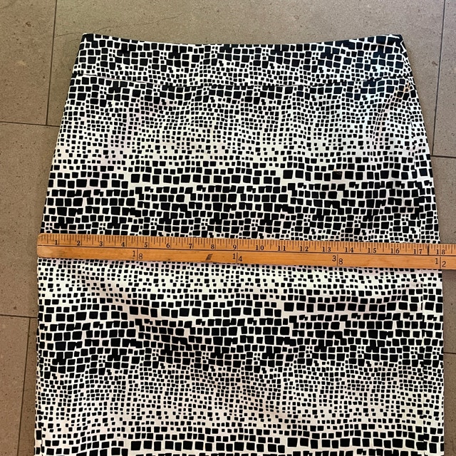 Ann Taylor Black & White Mini Pencil Skirt-Sz 4P Retro Fabric - photo 3