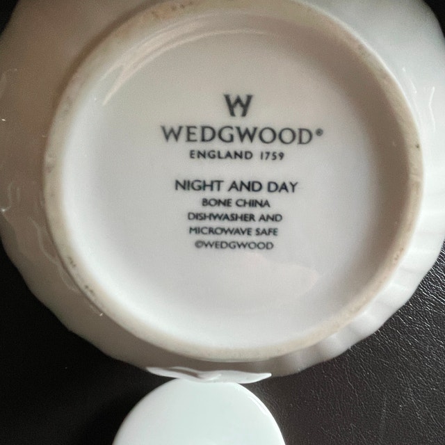 Stunning Wedgwood Night and Day Bone China Teapot - Flawed - photo 5