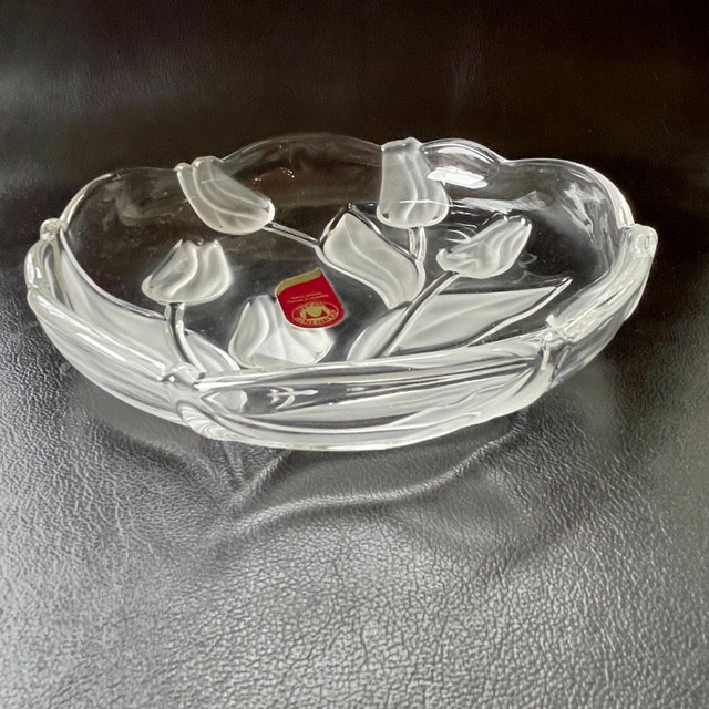 NEW Mikasa Walther 7” Frosted Tulip Etched Glass Bowl-Great Gift - photo 3