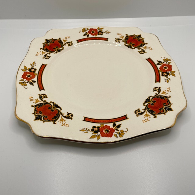 1940s Royal Staffordshire Betsy Art Deco Plate - photo 2