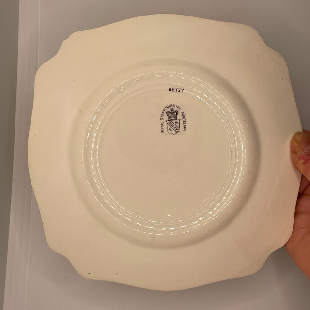 1940s Royal Staffordshire Betsy Art Deco Plate - photo 5