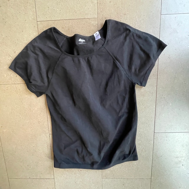 MEC Women T-Shirt Base Layer Short Sleeve Top w/ Mesh sides-Med