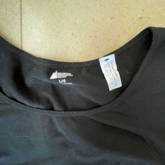 MEC Women T-Shirt Base Layer Short Sleeve Top w/ Mesh sides-Med - photo 2