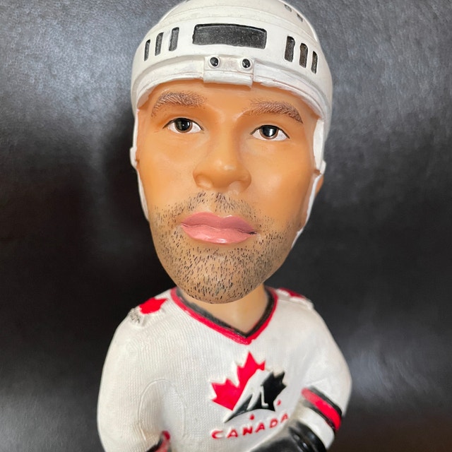 Michael Peca NHL Team Canada 2002 Olympic Bobblehead - photo 2
